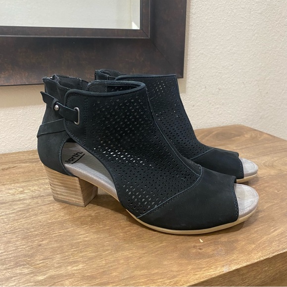 Earth Ivy Sahara Womens Black Laser Cut Nubuck Zipper Ankle  Booties Size 10 M - Picture 1 of 10